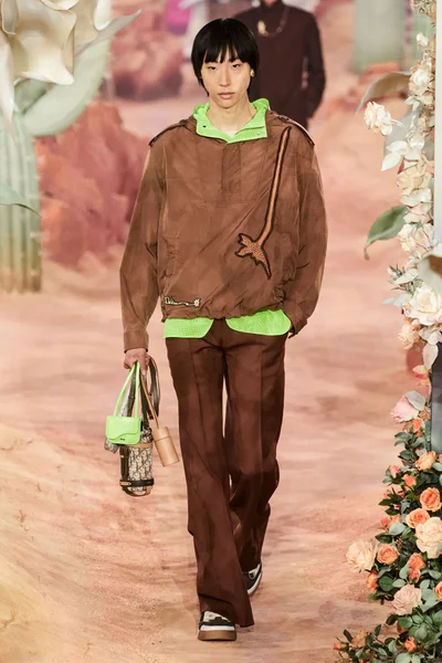 Look 27